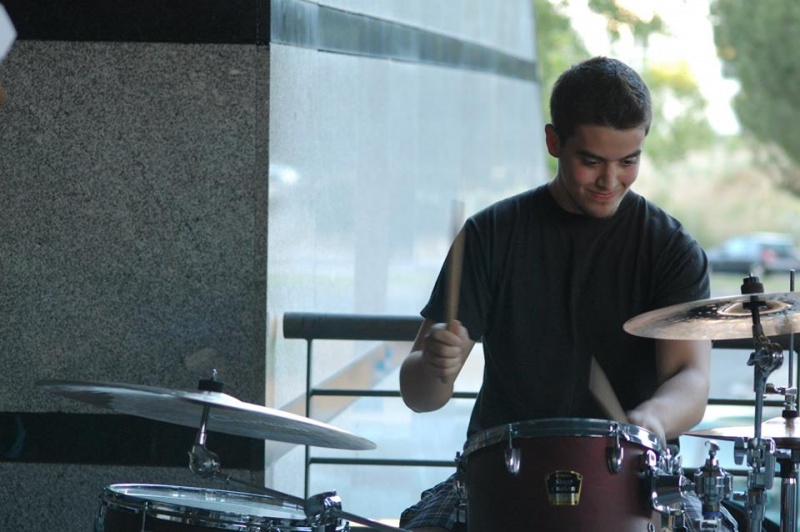 File:Guille-pompettes-tres-cantos-2013.jpg