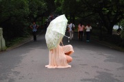A mysterious lady on the causeway between the West Lake and Xi-Li lake.
