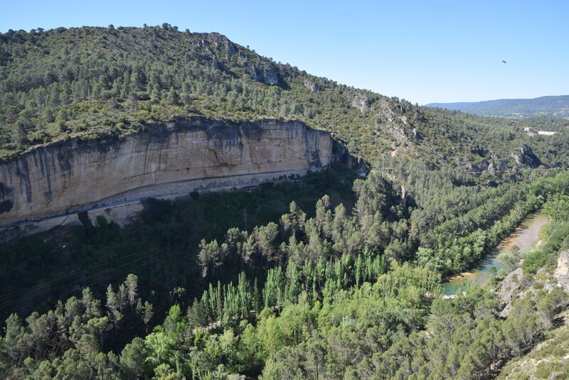 File:Puente-romano-entrepenas-May22-1.jpg