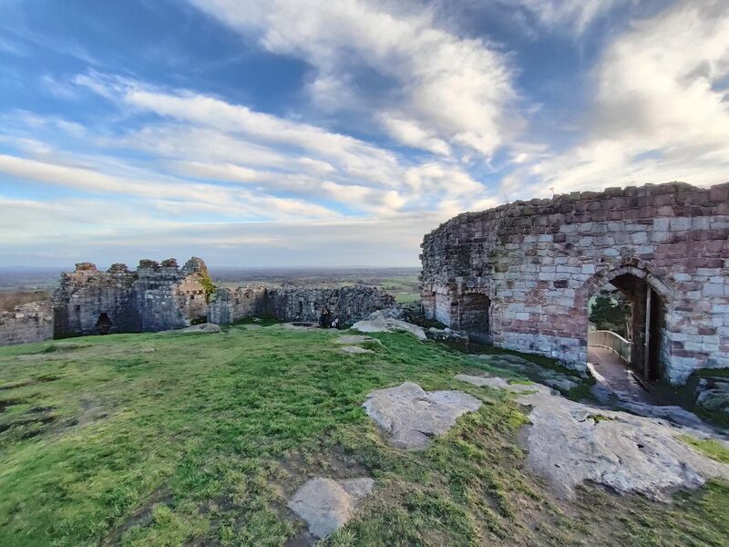 File:BeestonCastle-14Jan2023-11.jpg