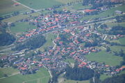 Closer view, with the Loisach river and its bridge, and the Gasthauf by its side where we had diner the previous night.
