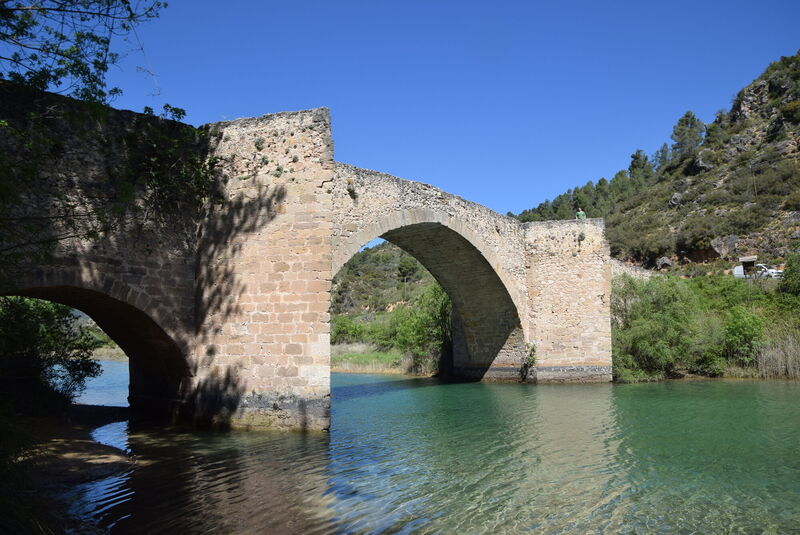 File:Puente-romano-entrepenas-May22-7.jpg