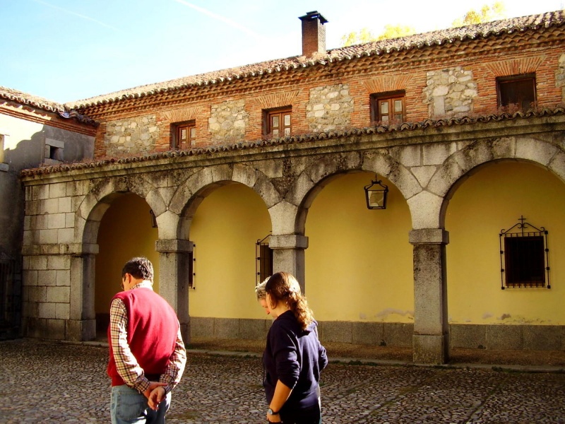 File:Around-Monumento-al-Guarda-Forestal-11Nov07-5.jpg